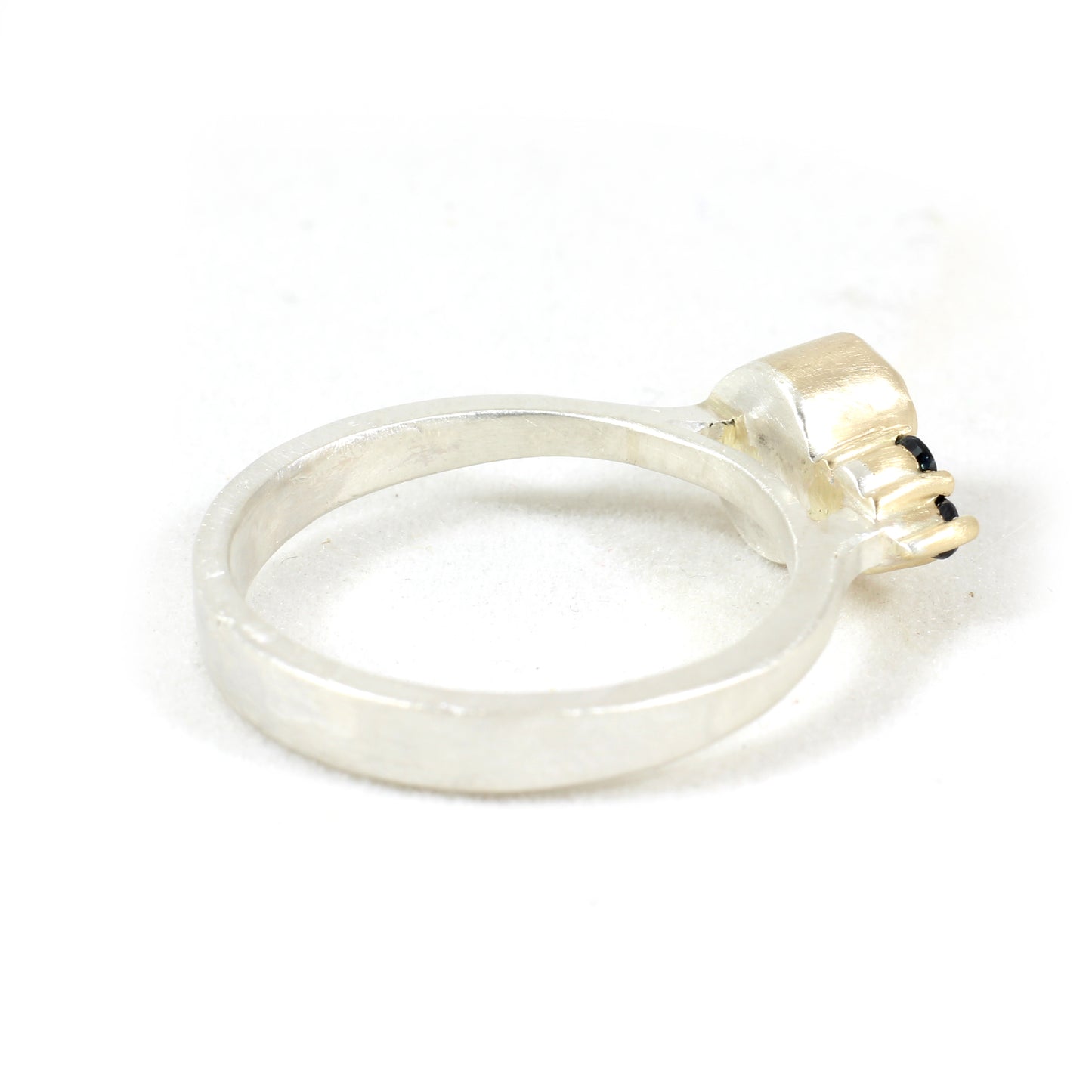 Mågi ring - Raw Montana Sapphire and Australian Sapphire Ring