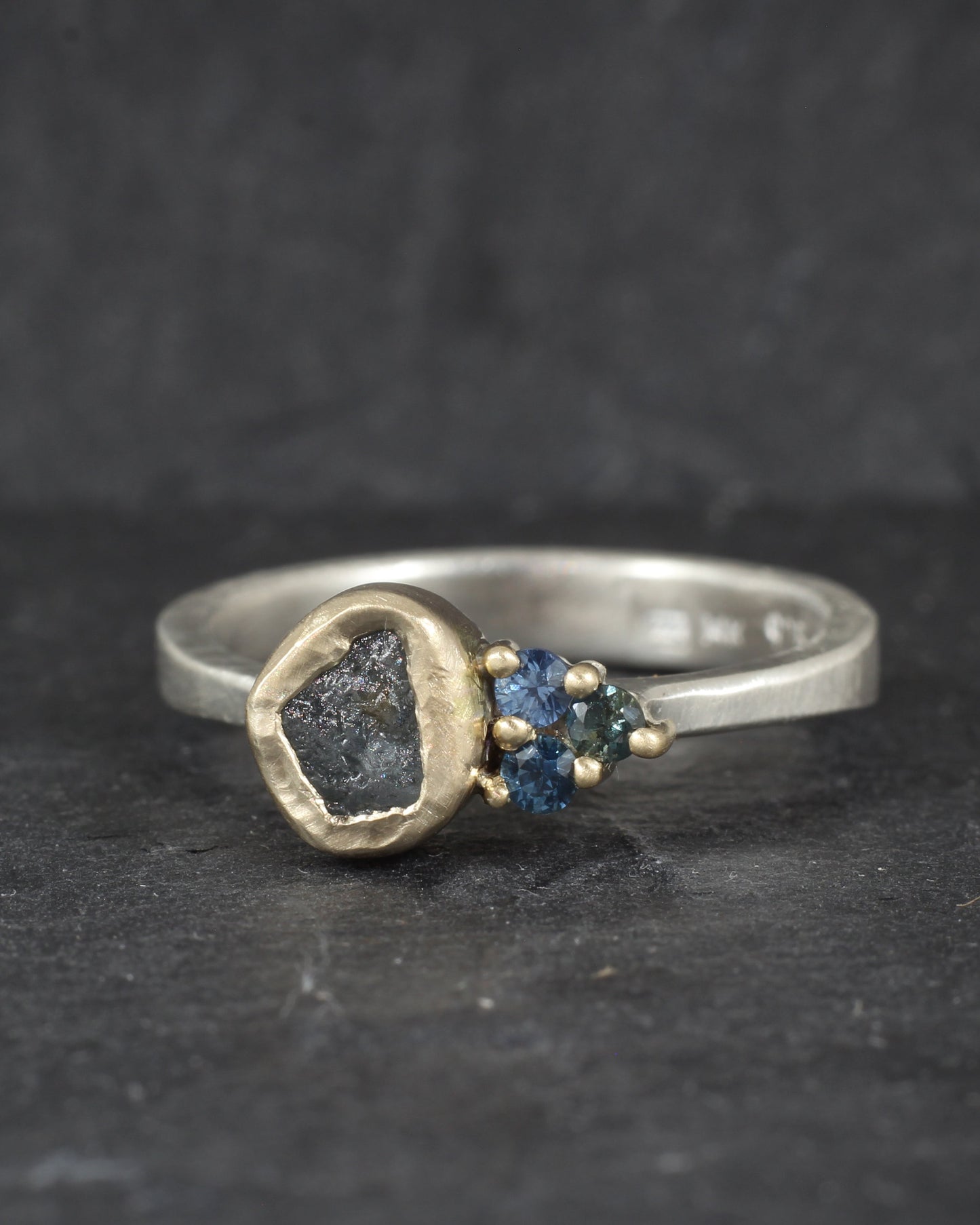 Mågi ring - Raw Montana Sapphire and Australian Sapphire Ring