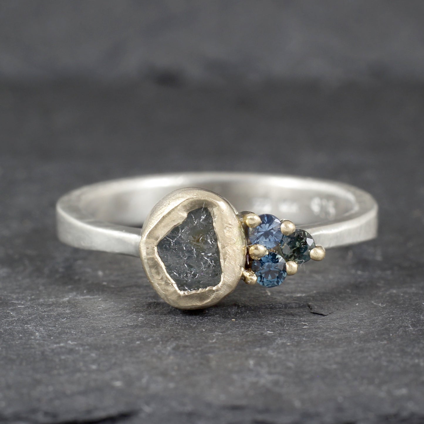 Mågi ring - Raw Montana Sapphire and Australian Sapphire Ring