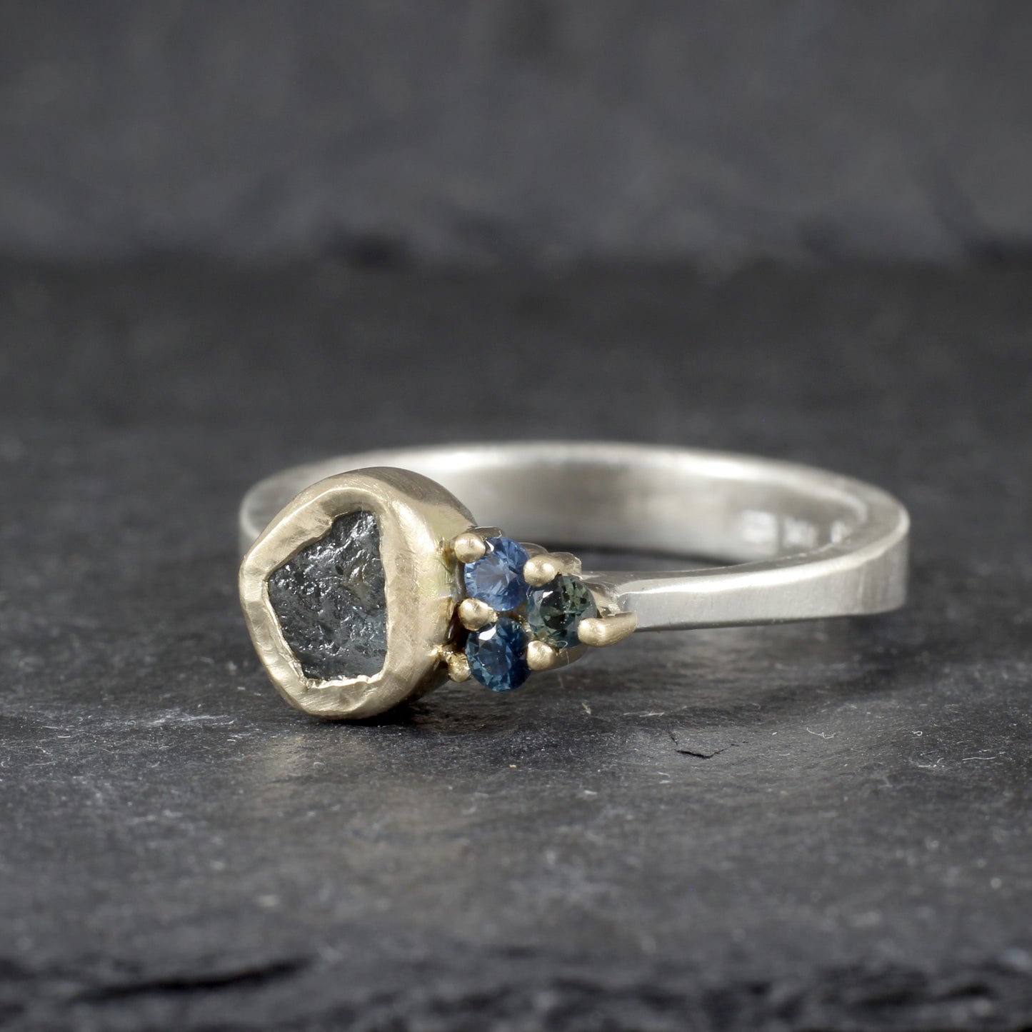 Mågi ring - Raw Montana Sapphire and Australian Sapphire Ring
