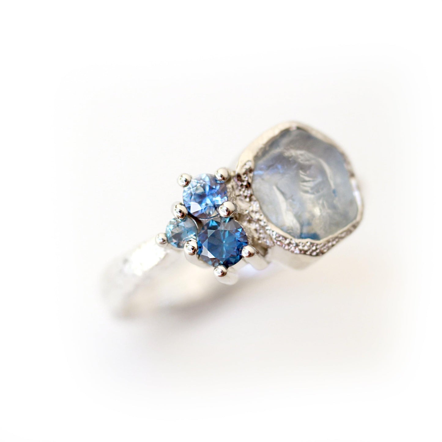 Glacé ring - Montana sapphire ring
