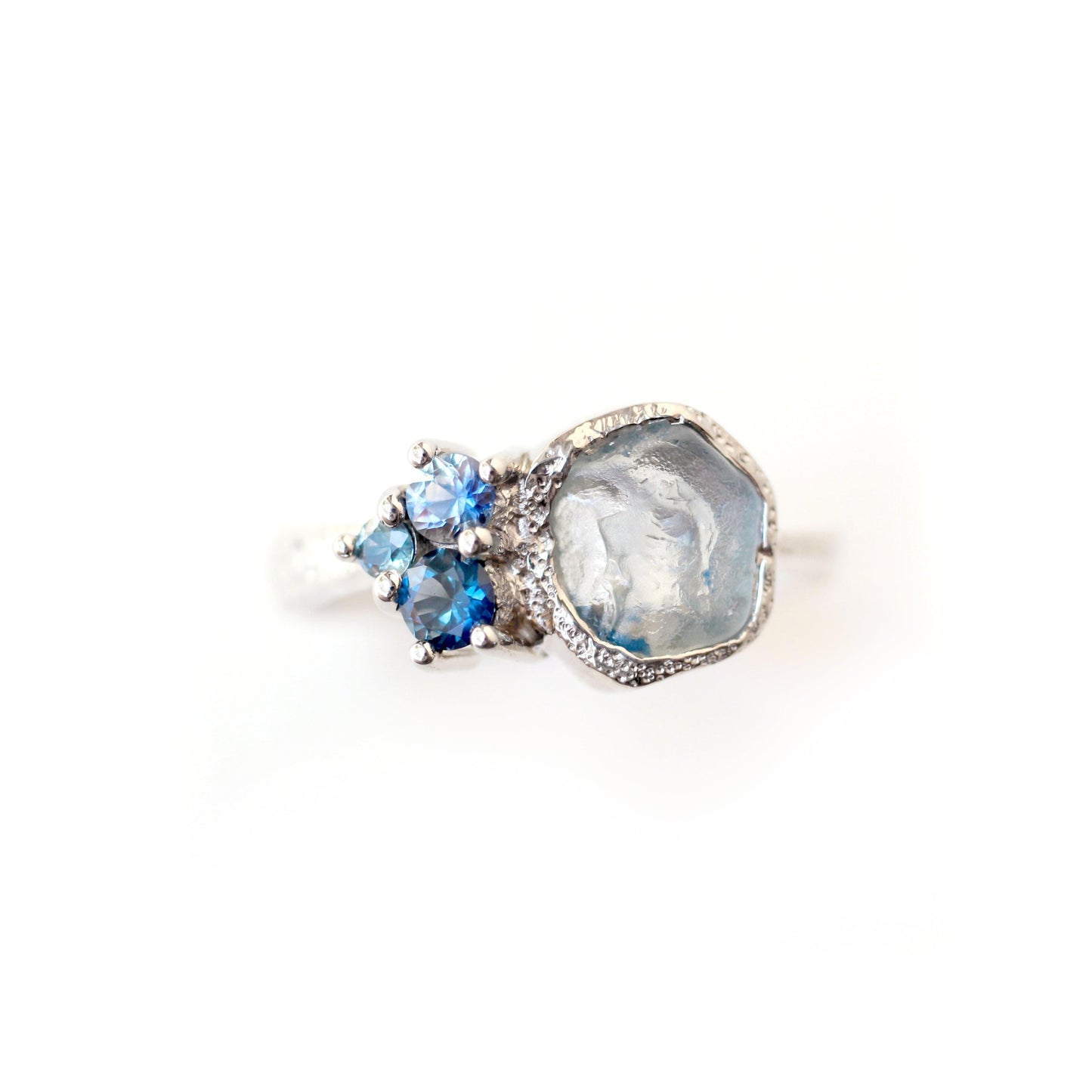Glacé ring - Montana sapphire ring