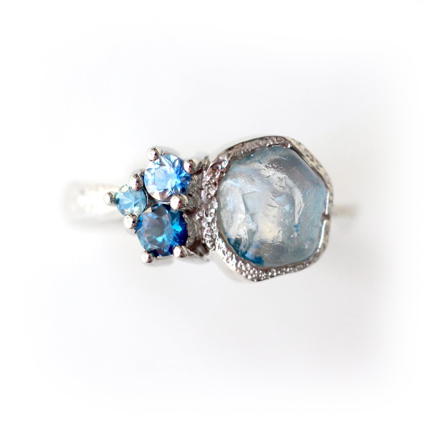 Glacé ring - Montana sapphire ring