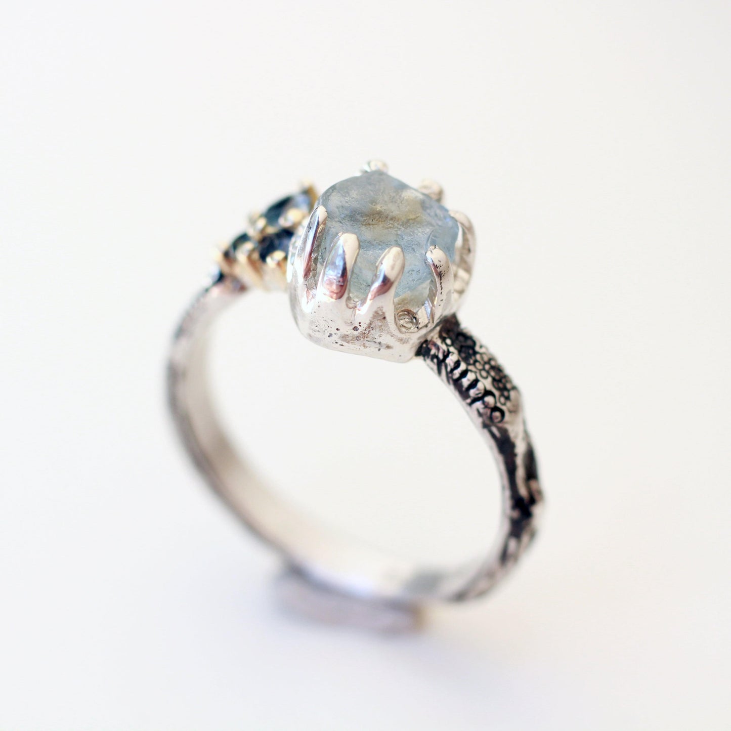 Apo Ring - Raw Montana sapphire ring